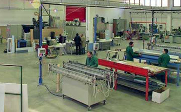 Lavorazione plexiglass: lavorazione di lastre in plexiglas