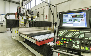 Lavorazione plexiglass: piegatura lastre