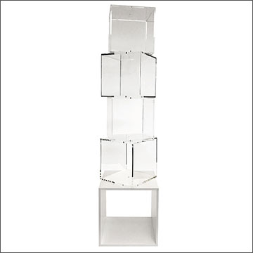 Espositore in plexiglass a colonna Scubismo